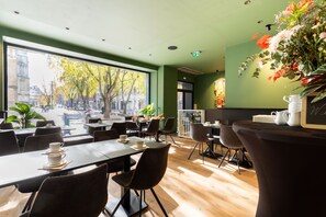 Buffet breakfast for a fee on weekdays - Hôtel Brueghel (Lille)