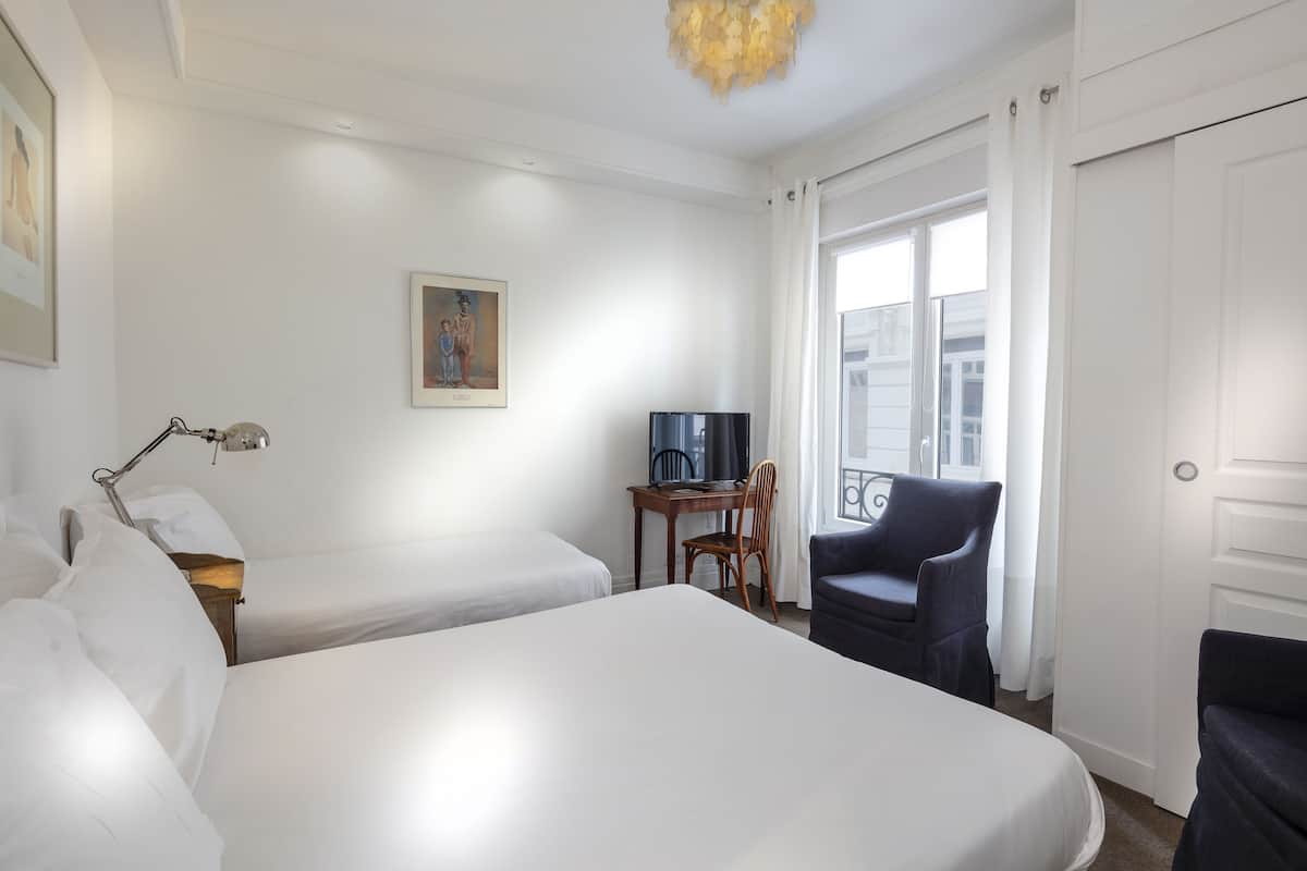 Luxe beddengoed, een strijkplank/strijkijzer, gratis wifi, beddengoed