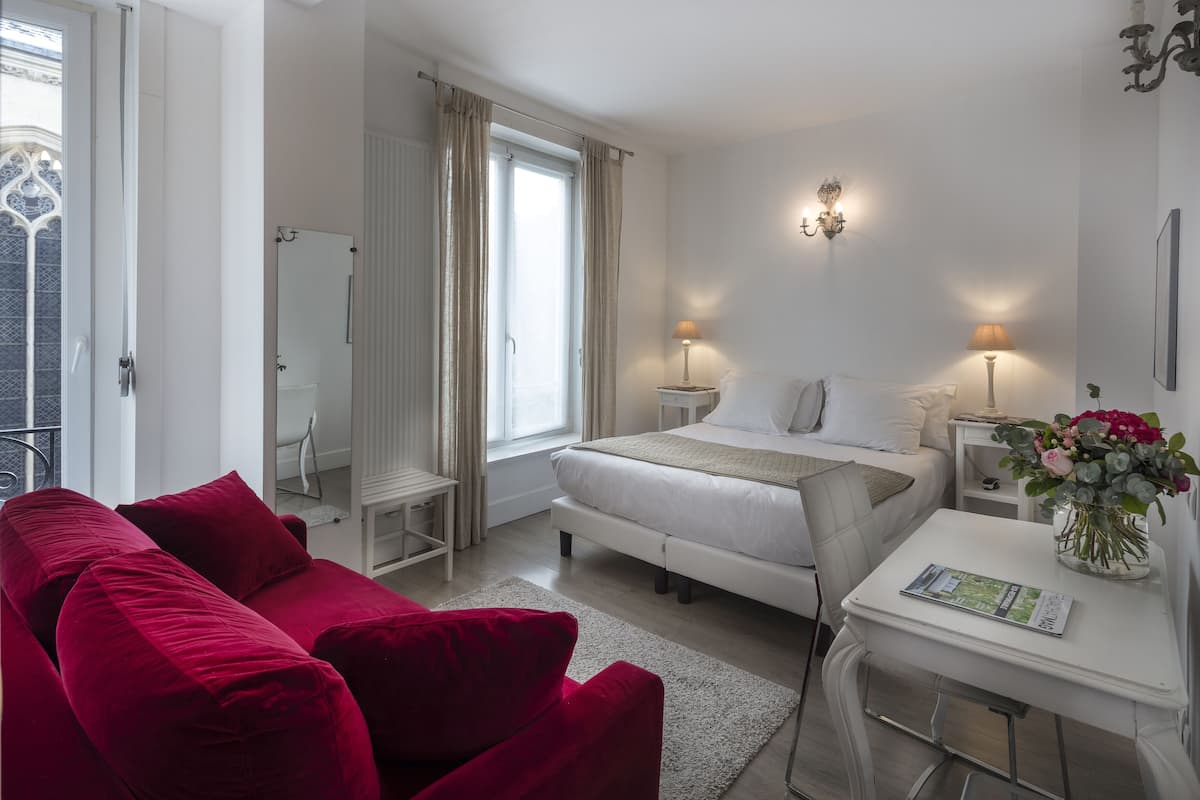 Superior tweepersoonskamer | Luxe beddengoed, een strijkplank/strijkijzer, gratis wifi, beddengoed