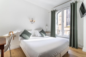 Habitación doble, bañera | Ropa de cama de alta calidad, tabla de planchar con plancha, wifi gratis