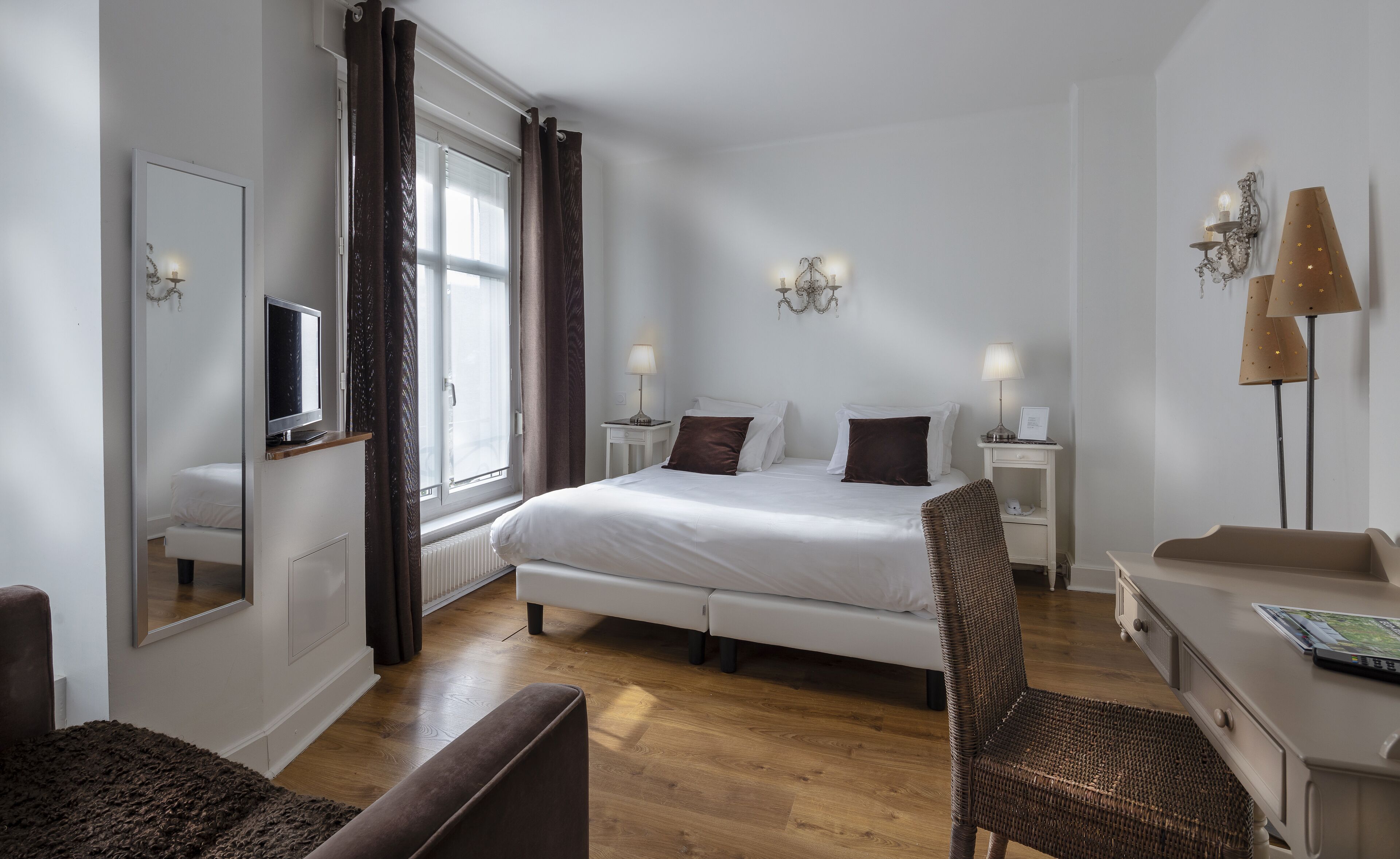 superior double room | premium bedding, iron/ironing board, free wifi, bed sheets