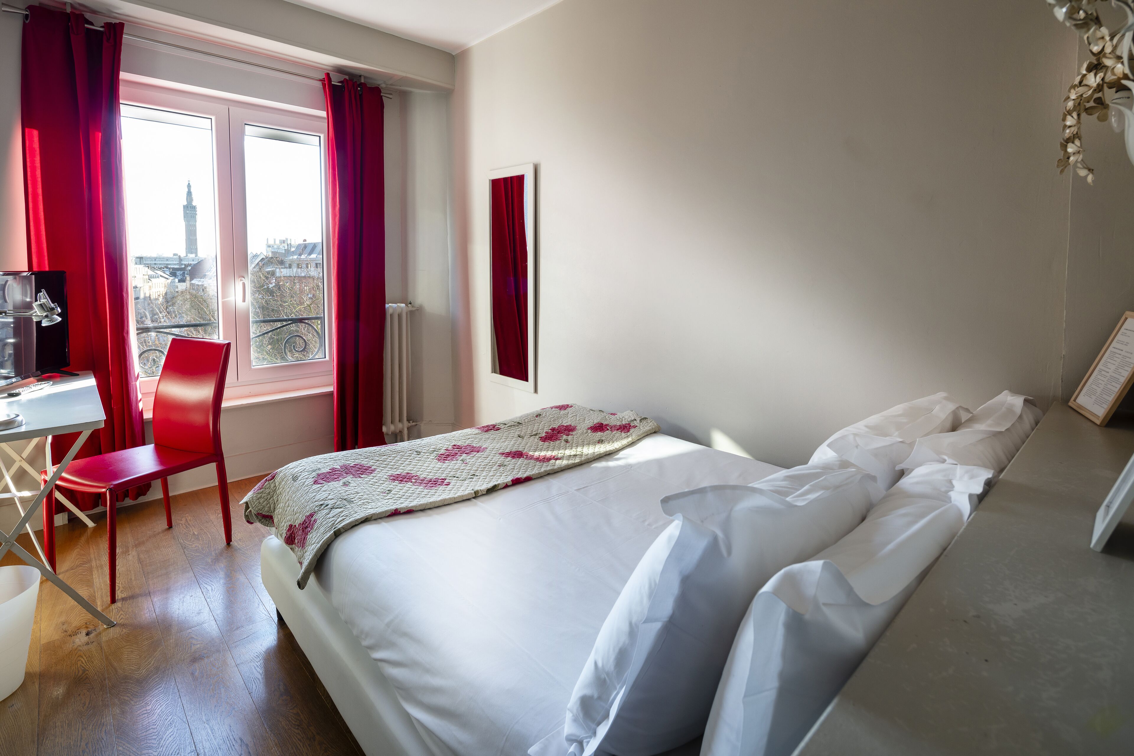 double room, bathtub | premium bedding, iron/ironing board, free wifi, bed sheets