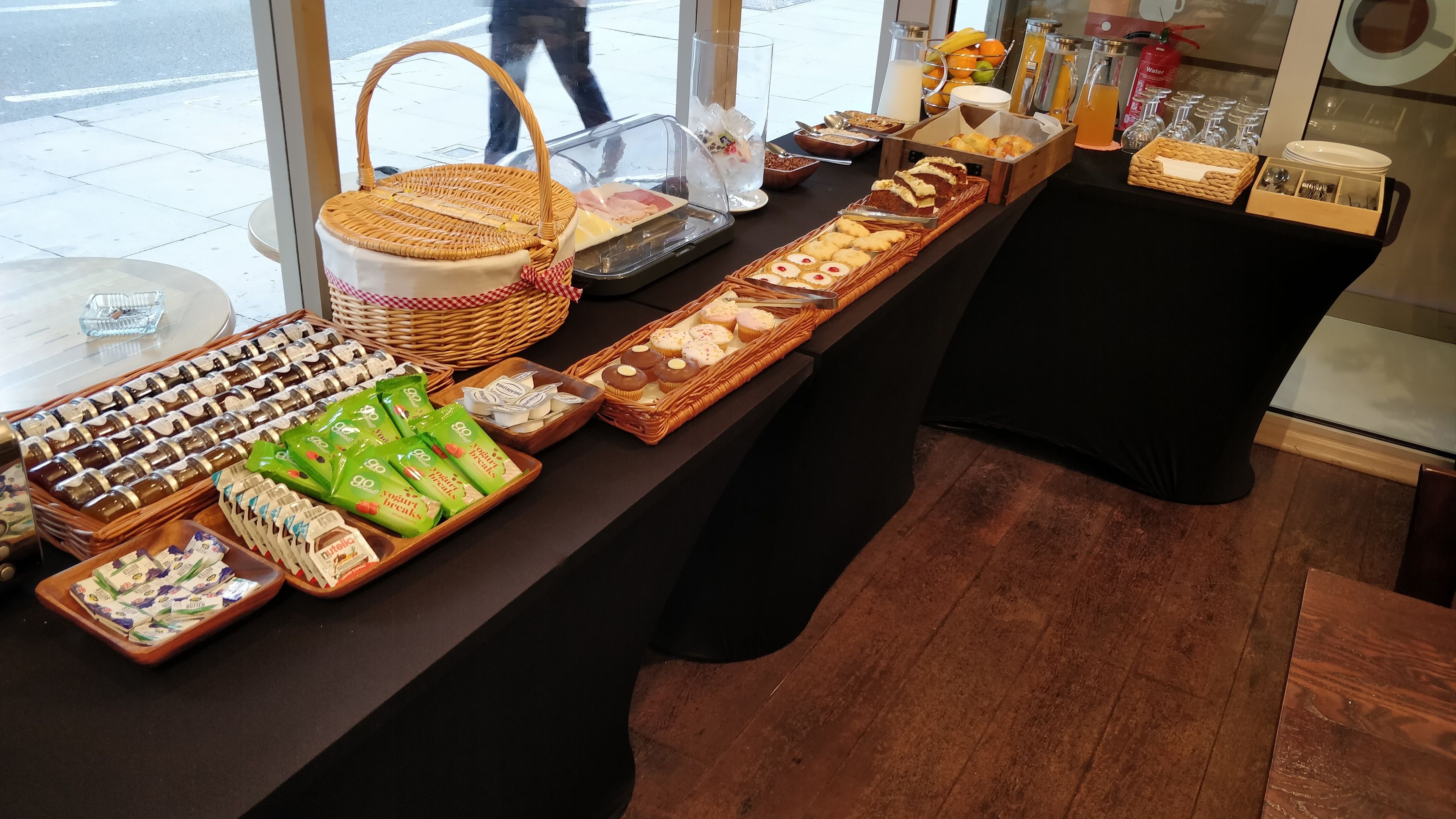 Daily buffet breakfast (GBP 7.95 per person)