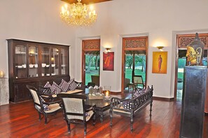 Lobby sitting area - Villa Modarawaththa (Koggala)