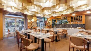 Dagelijks ontbijtbuffet (EUR 15 per persoon)