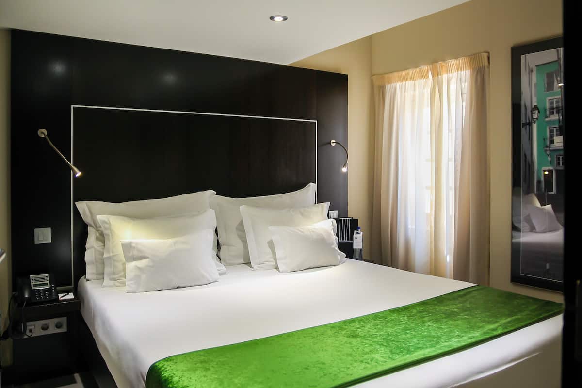 Kamar Double Basic (Mini) | Minibar, brankas, kedap suara, dan Wi-Fi gratis