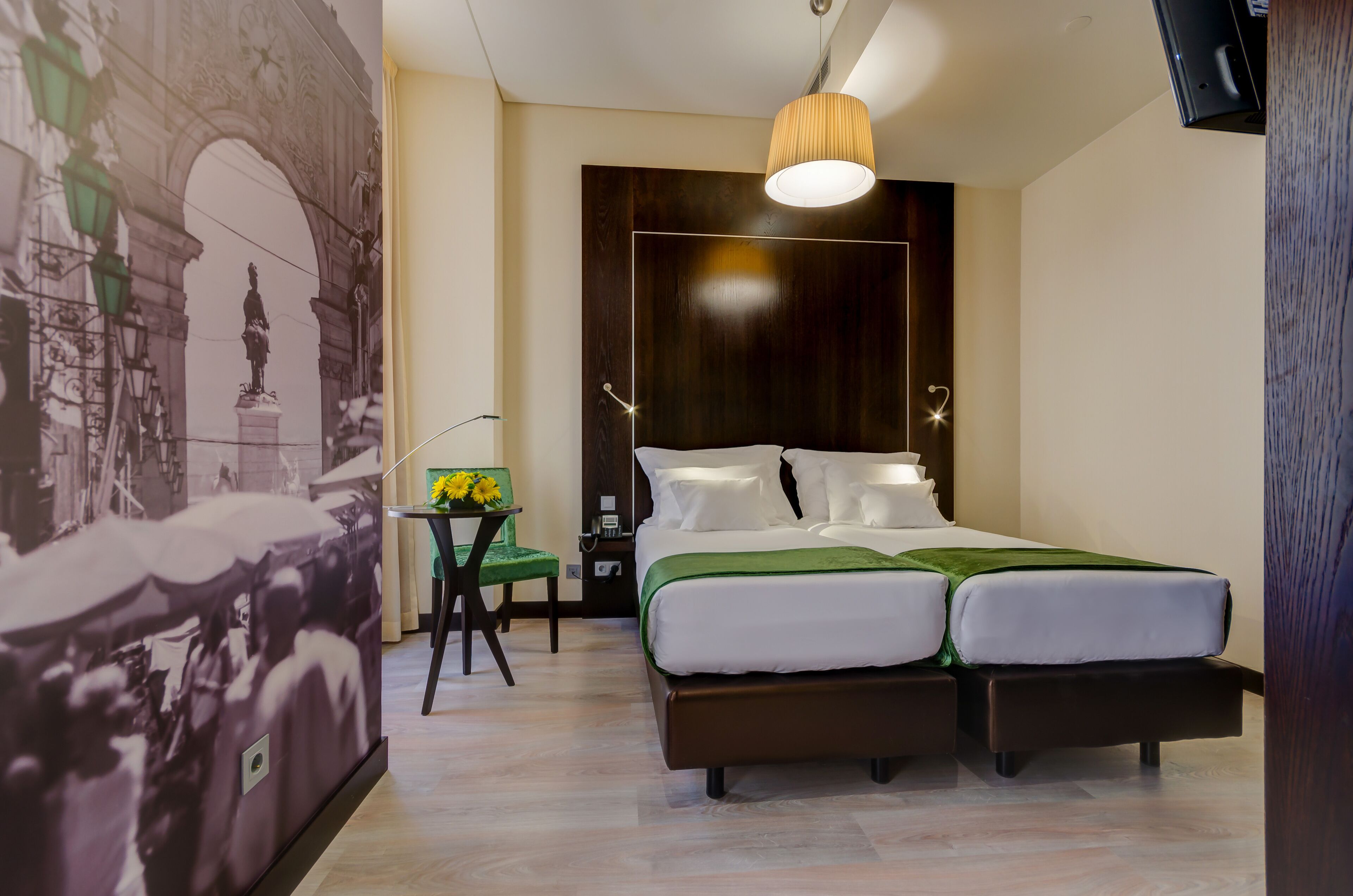 standard double or twin room | minibar, in-room safe, soundproofing, free wifi