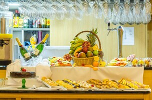 Daily buffet breakfast (EUR 15 per person)