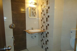 Executive-Zimmer | Badezimmer | Badewanne, kostenlose Toilettenartikel, Handtücher, Seife