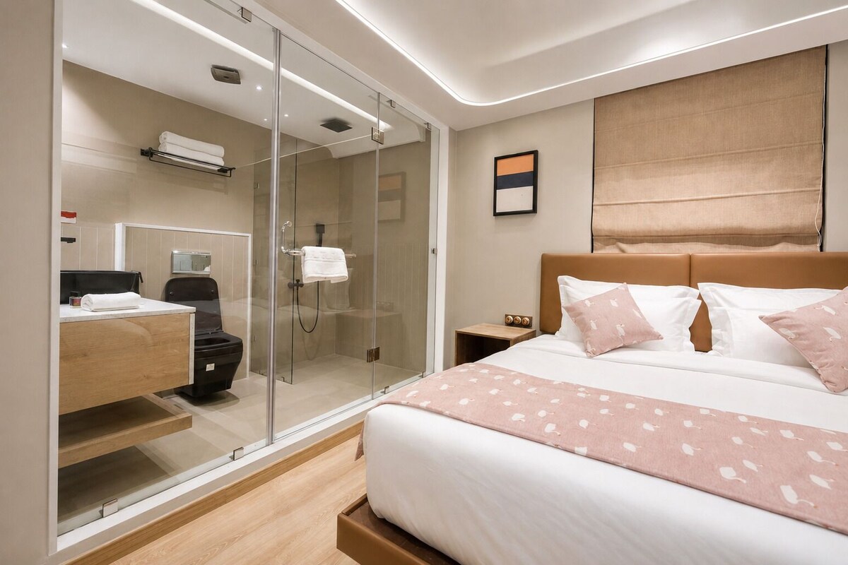 Premium bedding, desk, blackout curtains