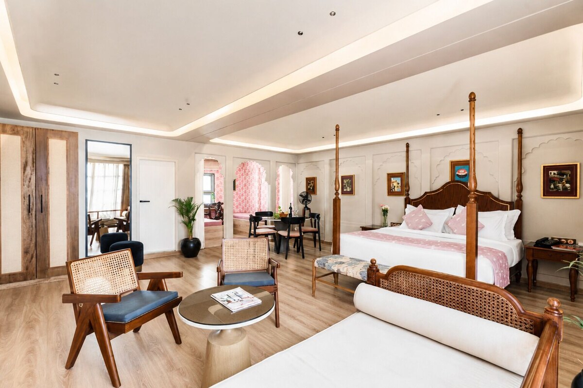 Presidential Room, 1 Katil Kelamin (Double) | Peralatan tempat tidur premium, meja, langsir/tirai gelap terus 