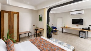  Junior Suite With Bathtub and Pool View | Vistas desde la habitación