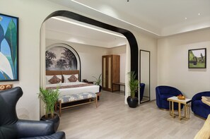 皇家客房 | 高級寢具、獨特裝潢、布置獨特、書桌