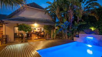 Outdoor pool, sun loungers