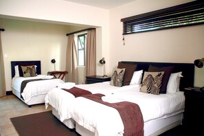 2 | Premium bedding, minibar, in-room safe, desk - Onse Khaya Lodging and Conferencing (Gqeberha (Port Elizabeth))