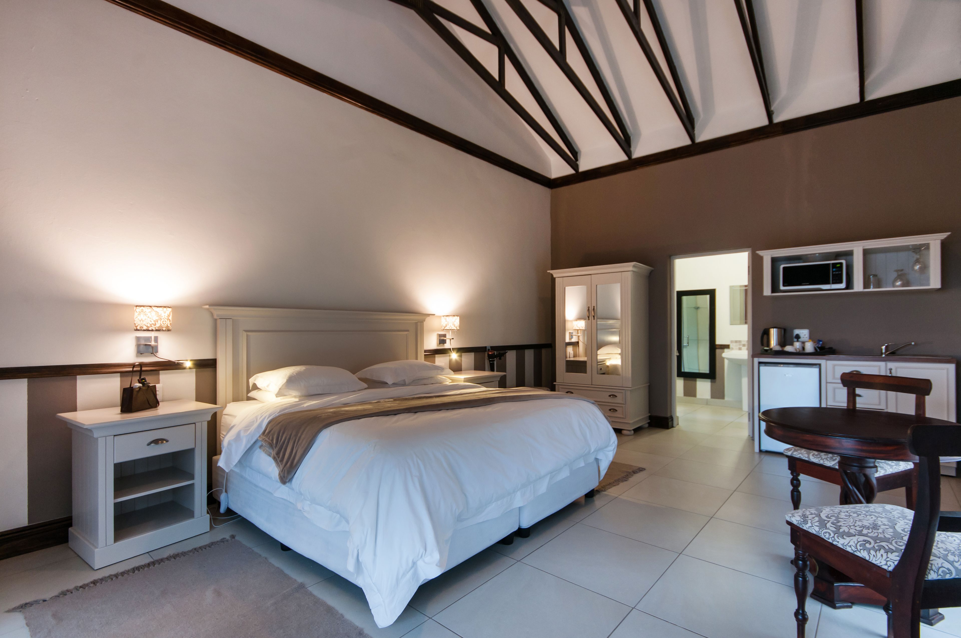 Standard Room (3) | Premium bedding, minibar, in-room safe, desk