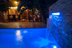 Outdoor pool, sun loungers - Onse Khaya Lodging and Conferencing (Gqeberha (Port Elizabeth))