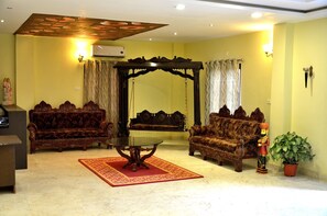 Lobby sitting area - Ganga Monastery (Varanasi)