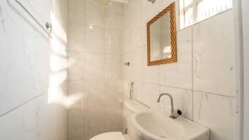 Ducha, artículos de tocador gratuitos, toallas, jabón