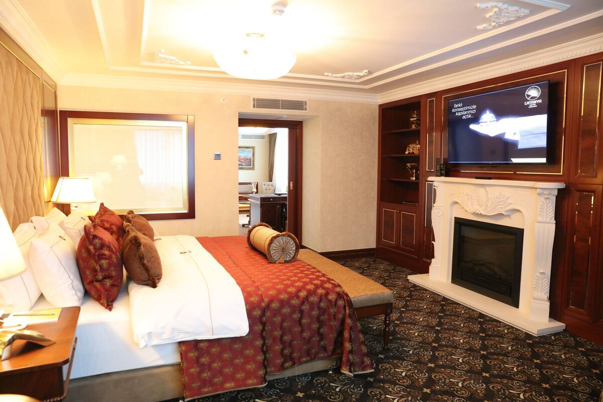 Presidential Suite | Minibar, in-room safe, desk, rollaway beds (surcharge)