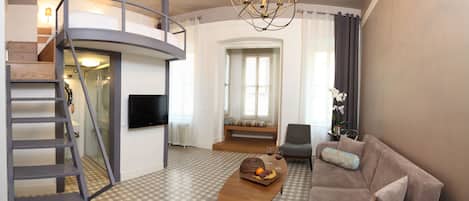 Loft | Área de sala de estar | Televisión LCD