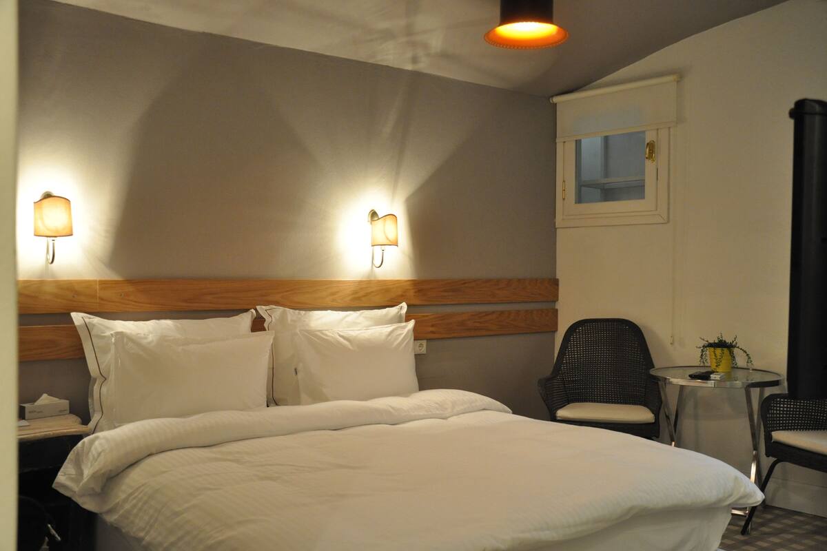 Apartamento económico, 1 habitación | Ropa de cama de alta calidad, caja fuerte, tabla de planchar con plancha