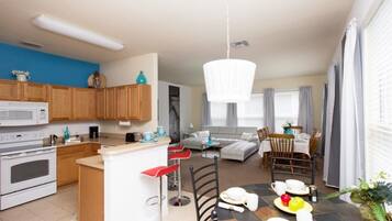 Rumah, 5 kamar tidur, kolam renang pribadi | Makan di kamar