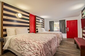 Upstairs Queen Room with Two Queen Beds - Non Smoking | Desk, free WiFi - The Asheville Inn (Asheville)