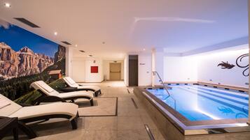 Indoor pool, pool loungers