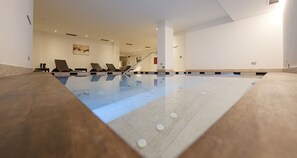 Indoor spa tub - Golden Park Resort (Mazzin)