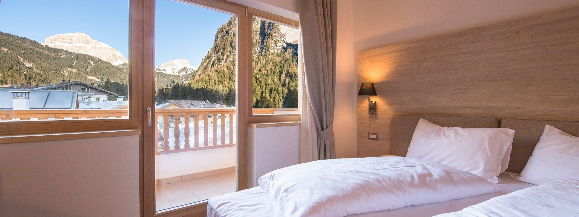 Luxe beddengoed, donsdekens, een kluis op de kamer, een bureau