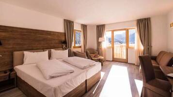 Garden suite | Sengetøy av topp kvalitet, dundyner, safe på rommet og skrivebord