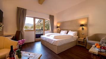 Hochwertige Bettwaren, Daunenbettdecken, Zimmersafe, Schreibtisch