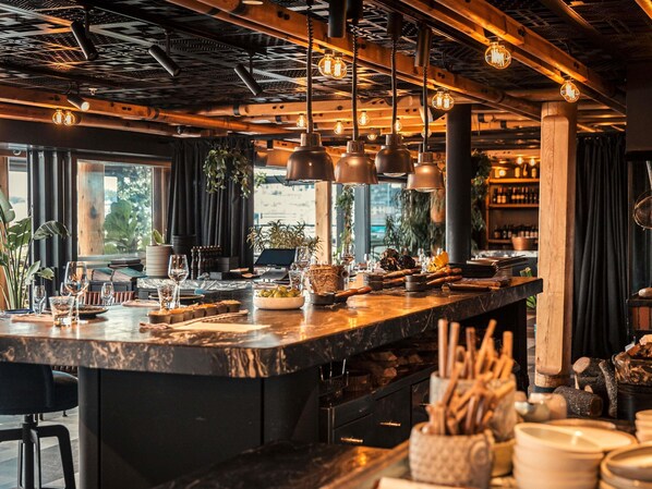 Breakfast, lunch, dinner served; Turkish cuisine - Novotel Istanbul Bosphorus (Istanbul)