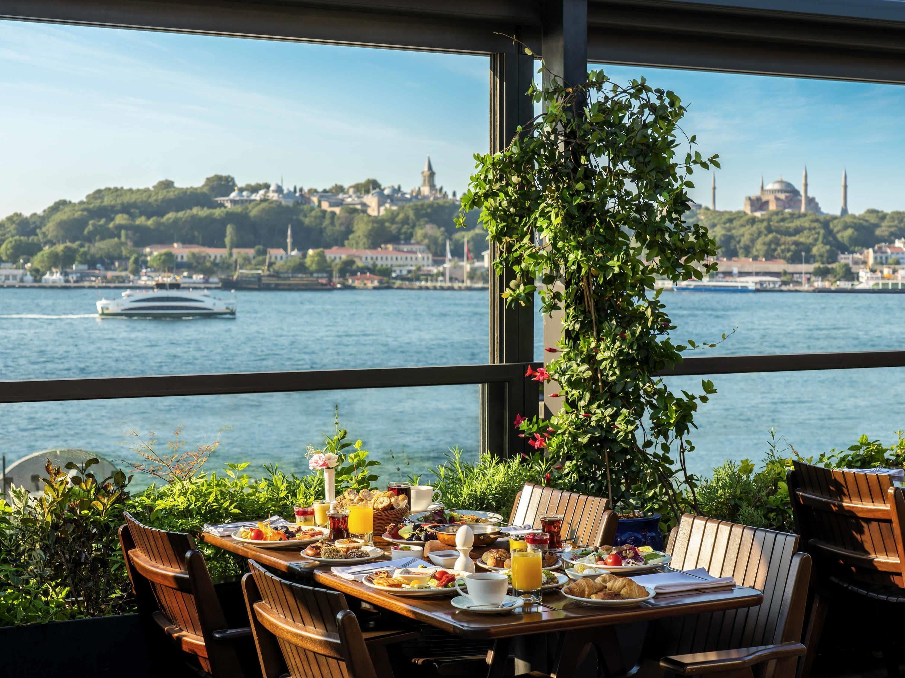 Tägliches Frühstücksbuffet gegen Gebühr