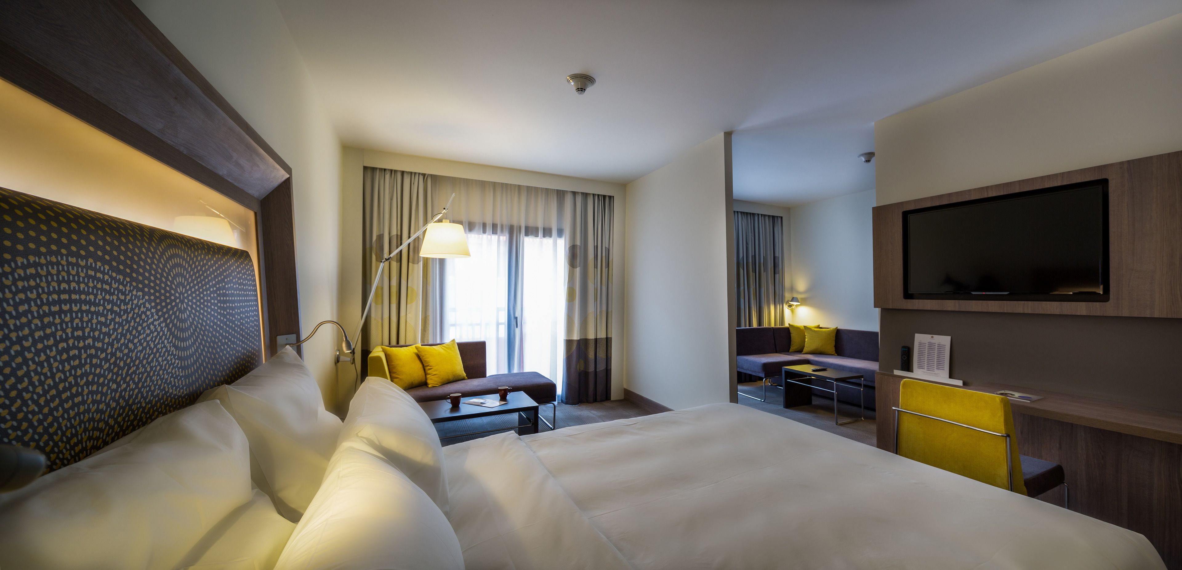 junior suite, 1 queen bed with sofa bed | courtyard view