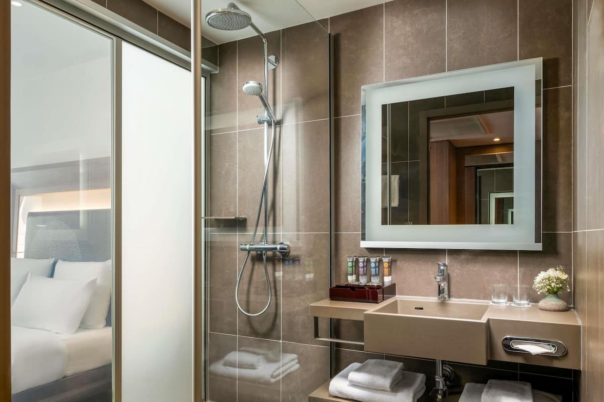 Egyptian cotton sheets, premium bedding, memory-foam beds, minibar