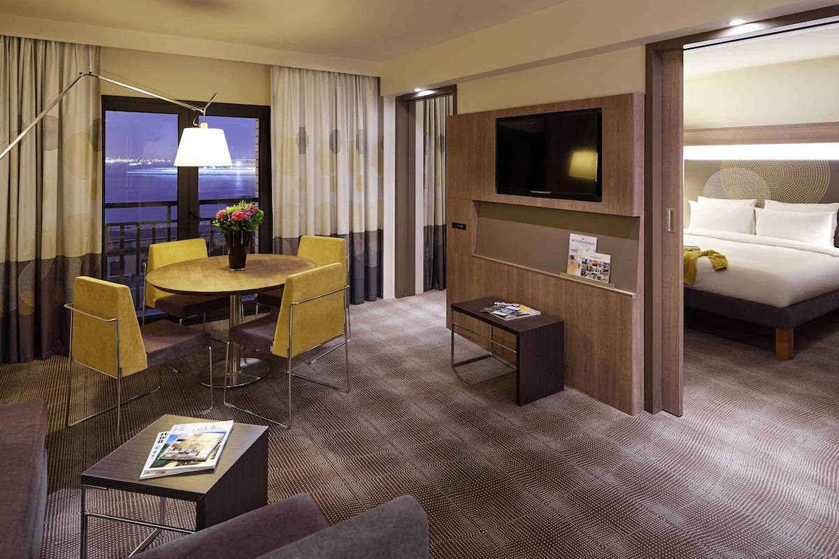 Suite Eksekutif, 1 Tempat Tidur King dengan tempat tidur Sofa (Bosphorus) | Seprai katun Mesir, seprai premium, busa memori, dan minibar