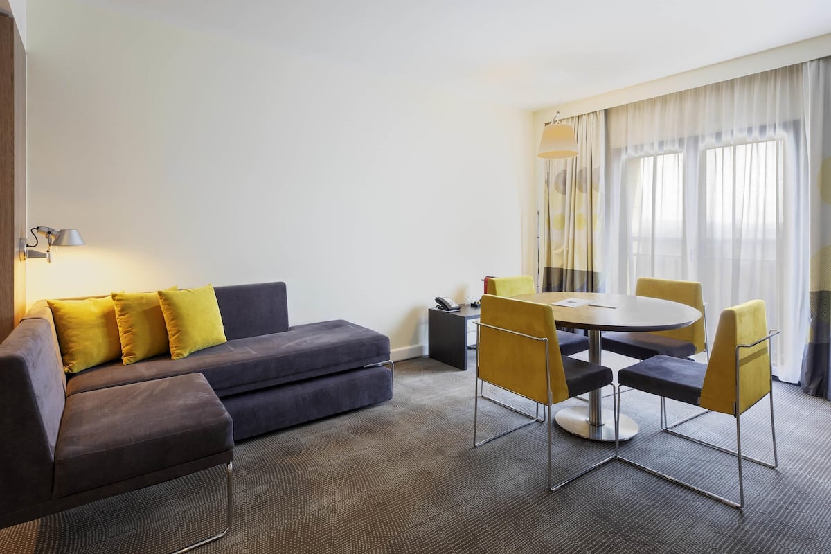 Egyptian cotton sheets, premium bedding, memory-foam beds, minibar