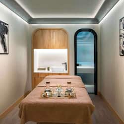 Salas de tratamiento para parejas, un sauna, baño turco