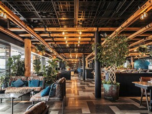 Se sirven desayunos, comidas, cenas y cocina turca 