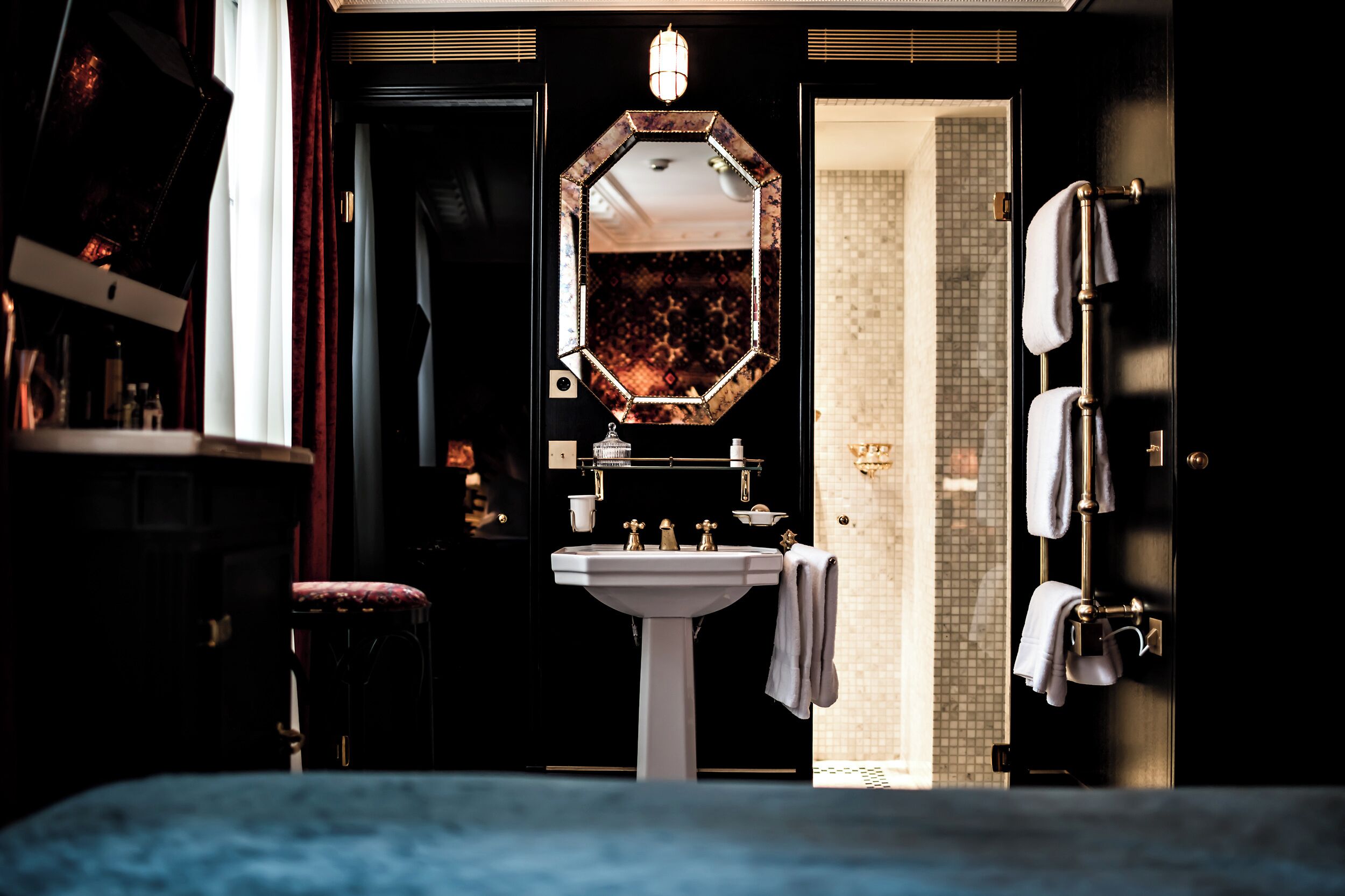 mini | bathroom | free toiletries, hair dryer, towels, soap