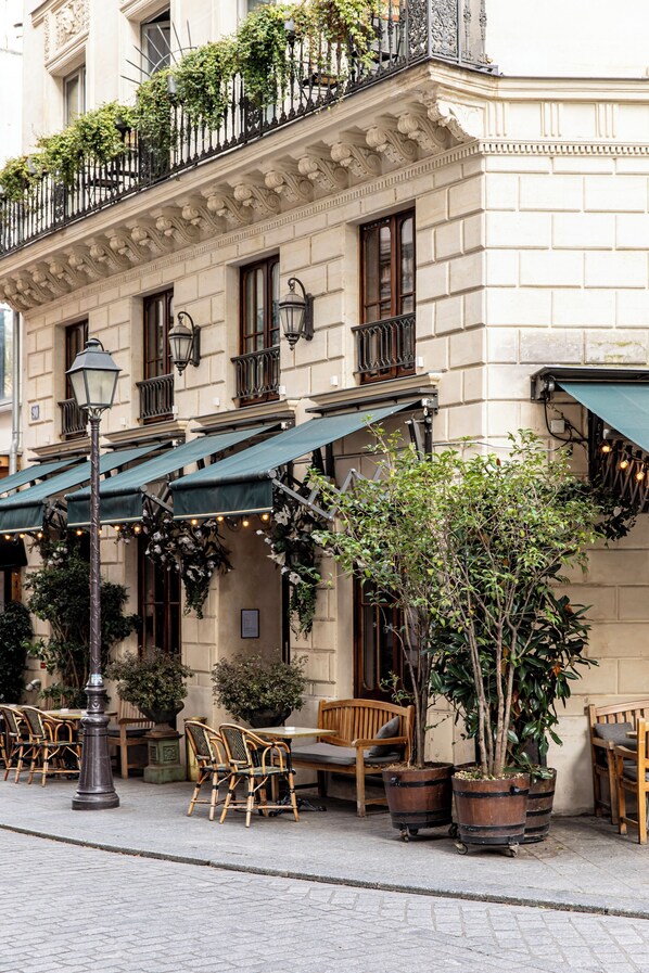 Vista frontal de la propiedad