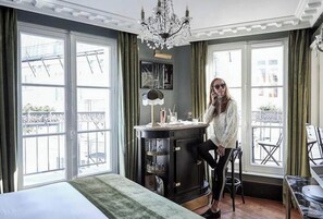 Habitación superior, balcón (3) | Ropa de cama de alta calidad y minibar