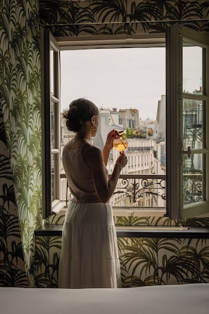 Premium bedding, minibar, in-room safe, individually decorated - Hôtel Providence (Paris)