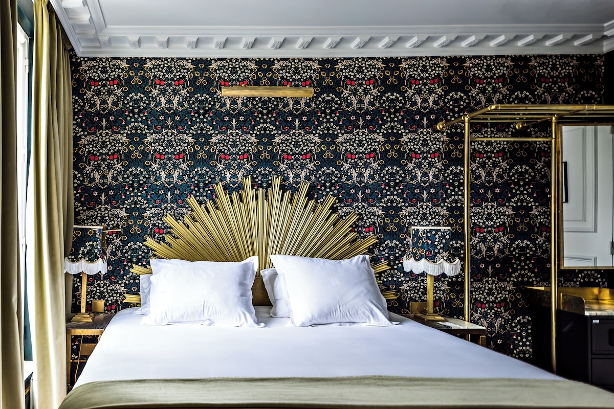 Superior junior room