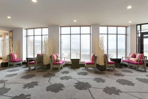 供应早餐、午餐和晚餐，美洲菜