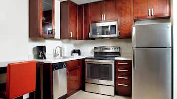 Fridge, microwave, stovetop, dishwasher