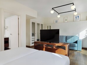 Minibar, blackout drapes, free cribs/infant beds, free WiFi - H10 Ocean Suites (La Oliva)
