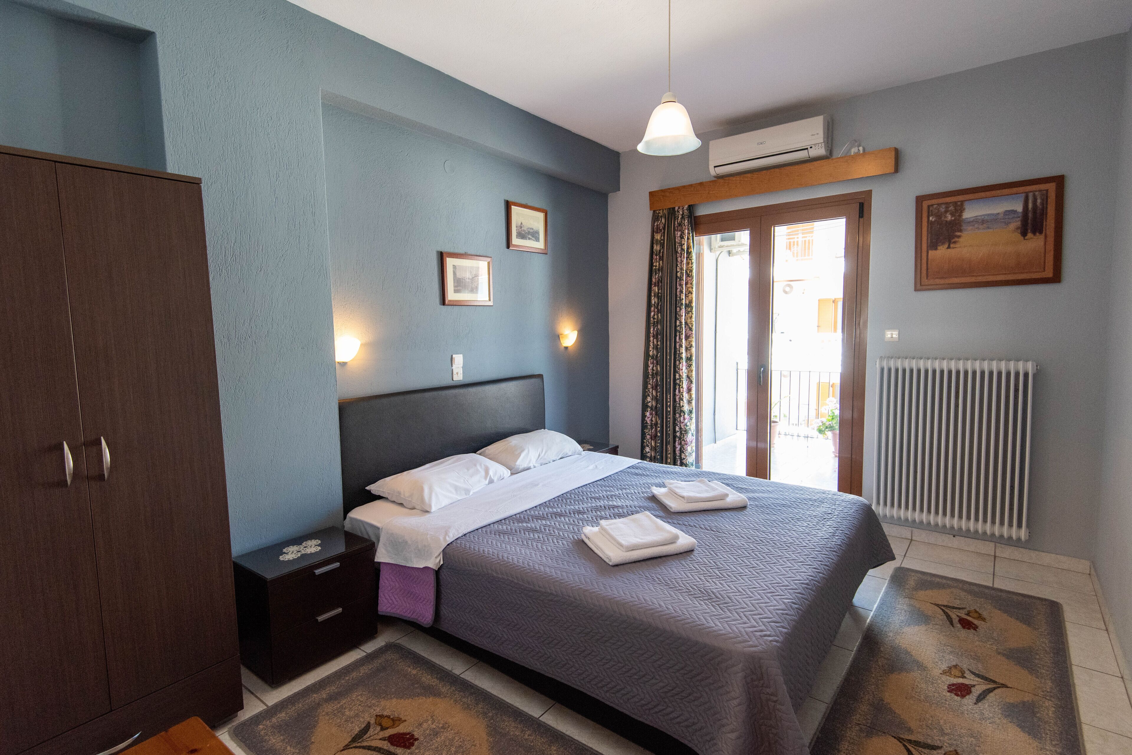 egyptian cotton sheets, premium bedding, minibar, individually decorated